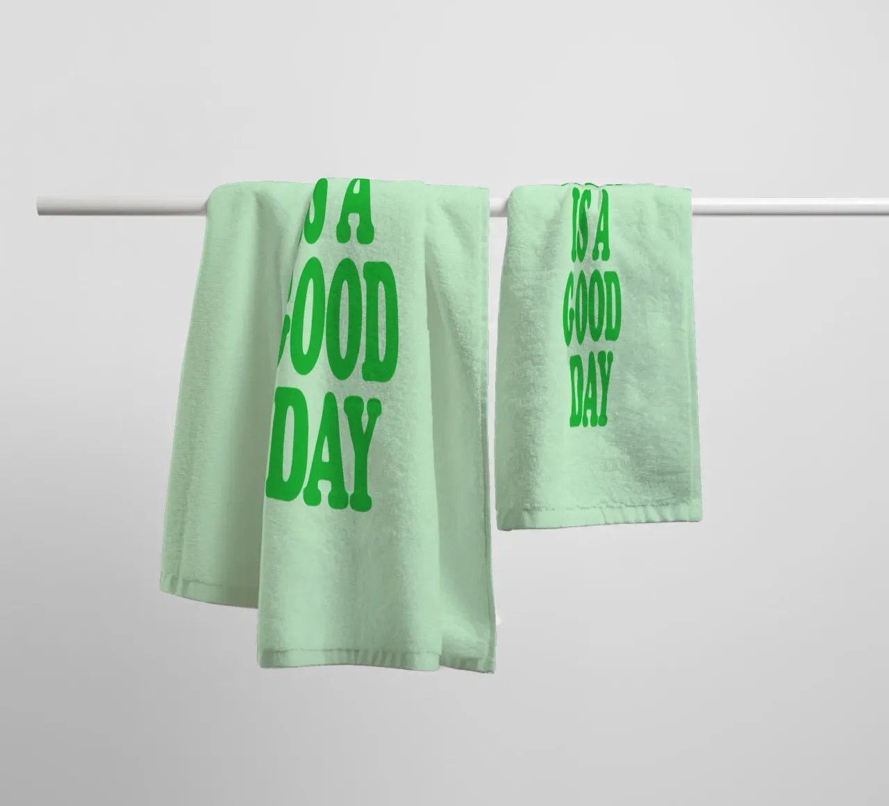 Today is a Good Day Optimistische typografie print in groen badhanddoek van THE MOTIVATED TYPE