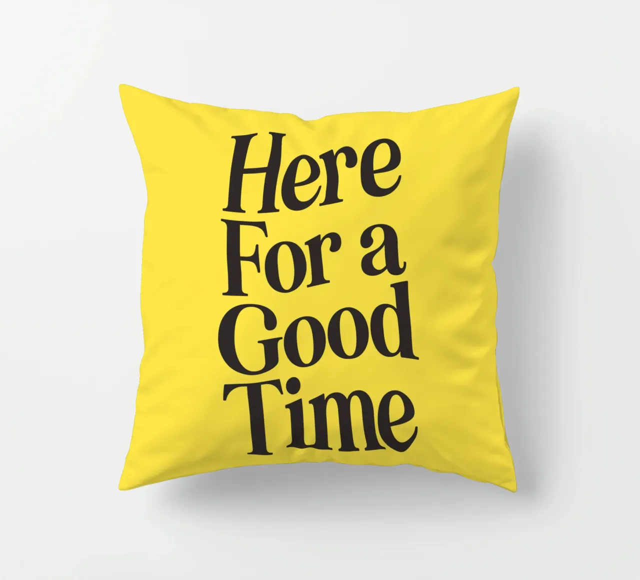 Here For a Good Time Inspirational Typography Print Jaune coussin de THE MOTIVATED TYPE