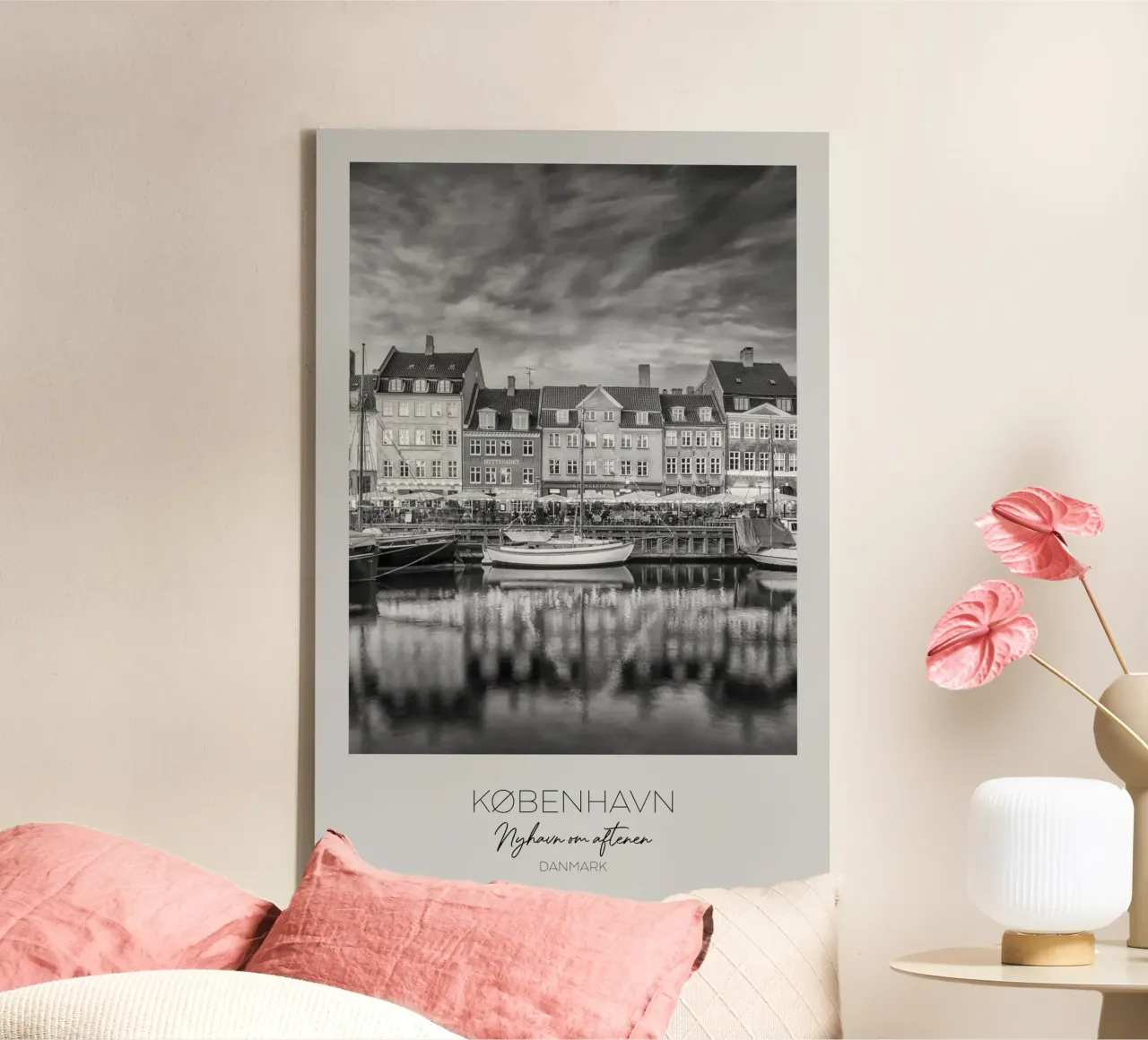 In focus: KOPENHAGEN Charming evening atmosphere at Nyhavn canvas with Floater frame by Melanie Viola