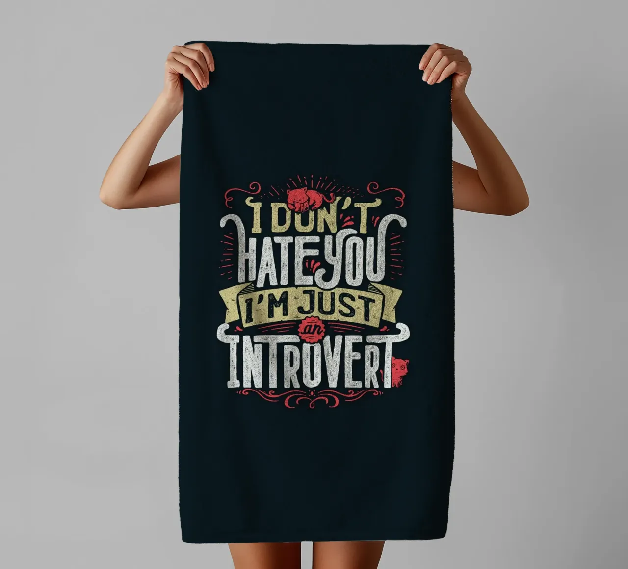 Ich hasse dich nicht, ich bin nur ein introvertierter Mensch. Handtuch von Tobe Fonseca