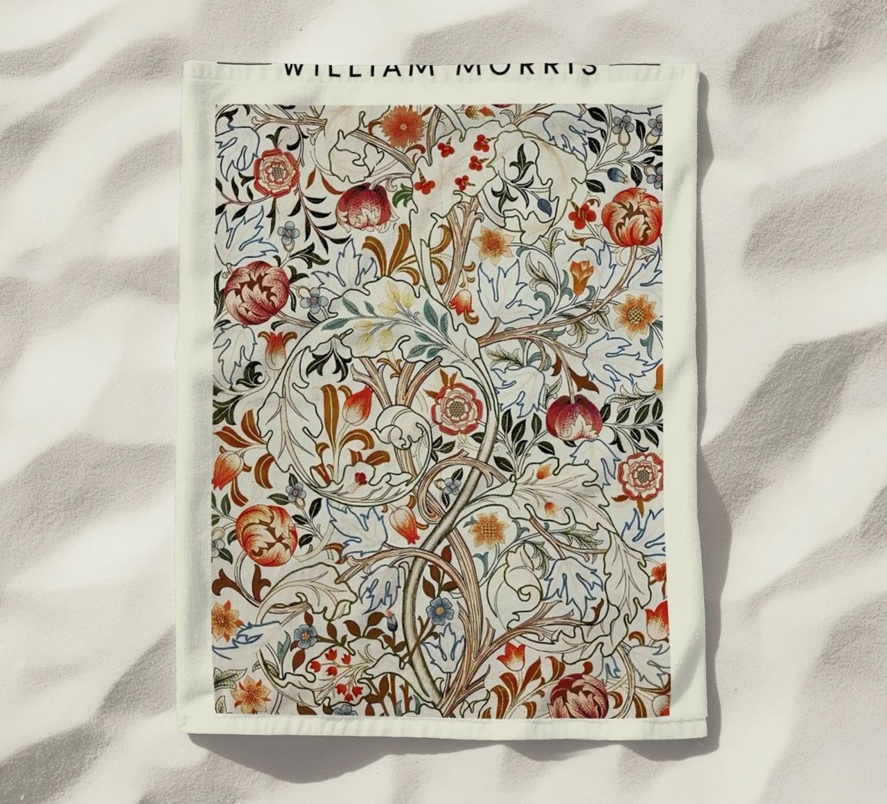 William Morris - Acanthus Strandtuch von Vintage by JUNIQE