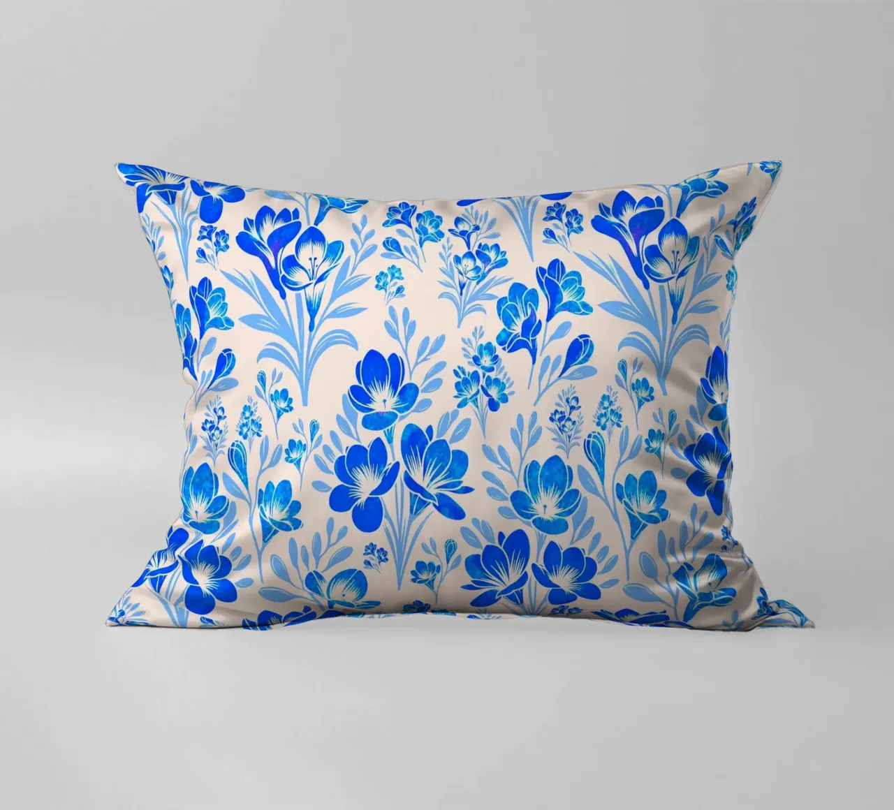 Fiori di fresia blu cuscino da SilverPegasus