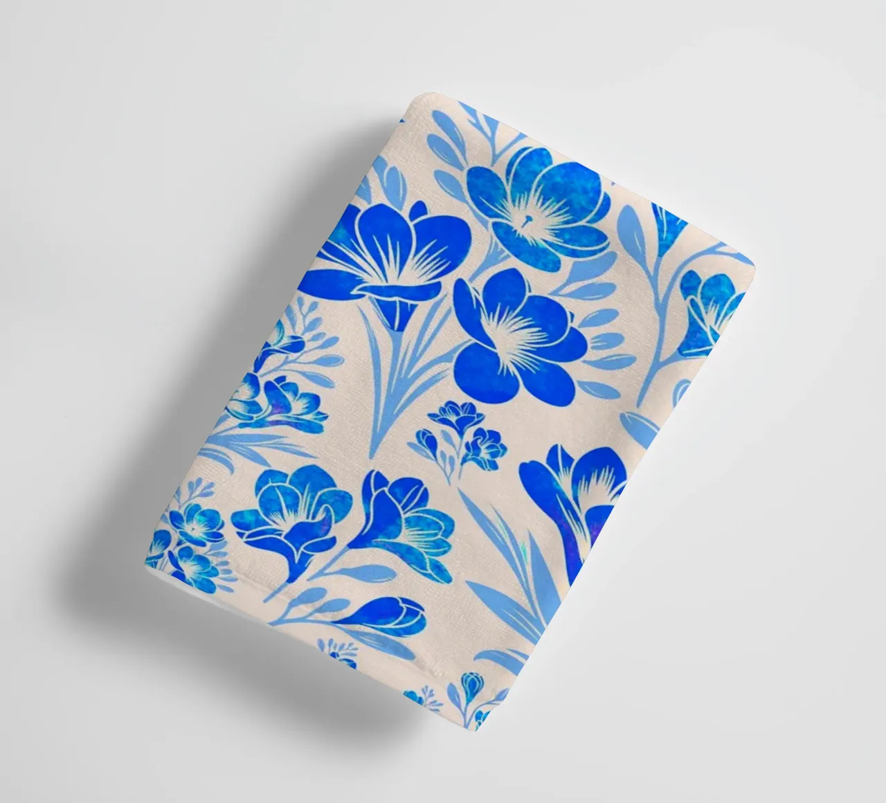 Fiori di fresia blu asciugamano da bagno da SilverPegasus