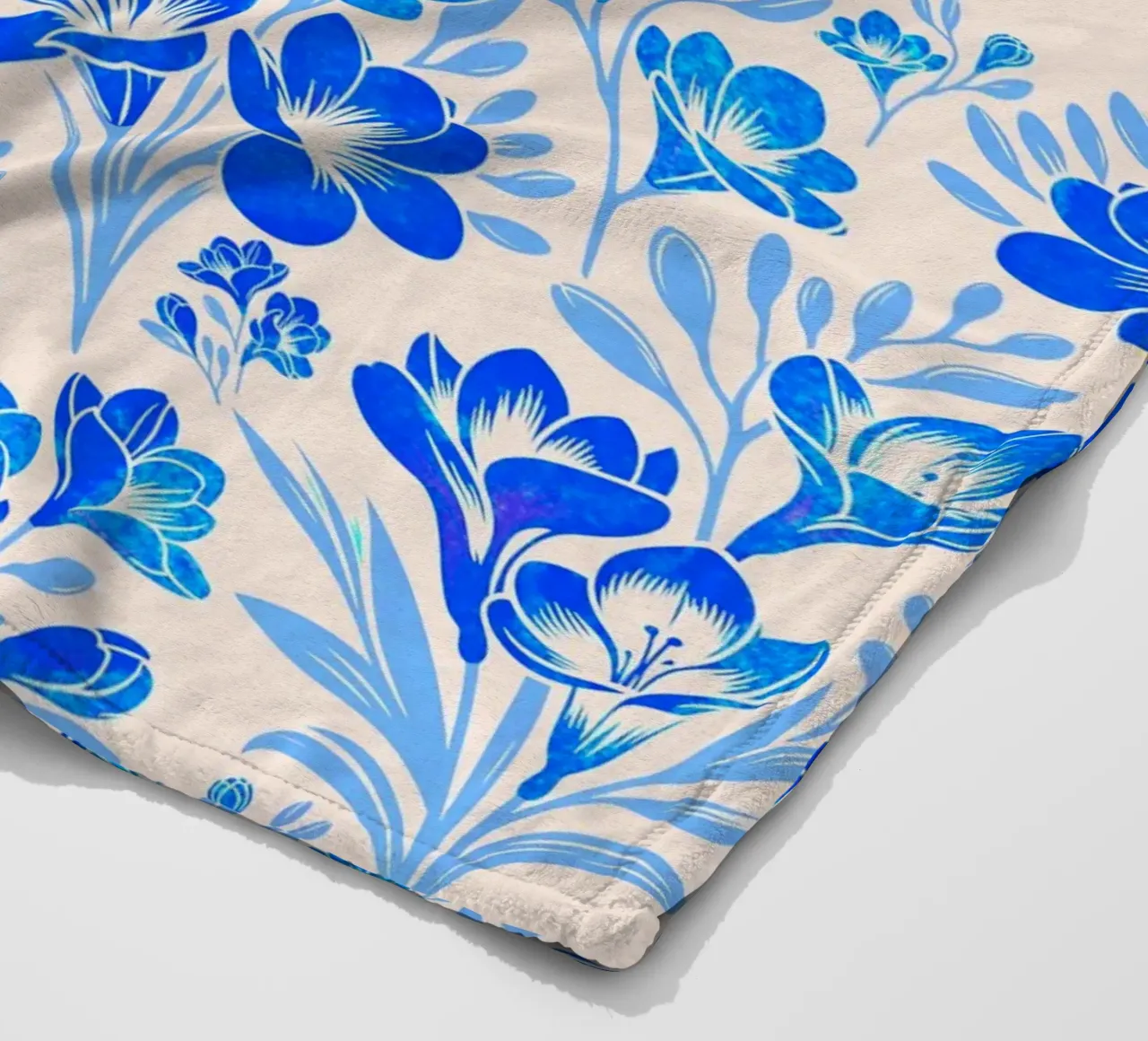 Fiori di fresia blu coperta in pile da SilverPegasus
