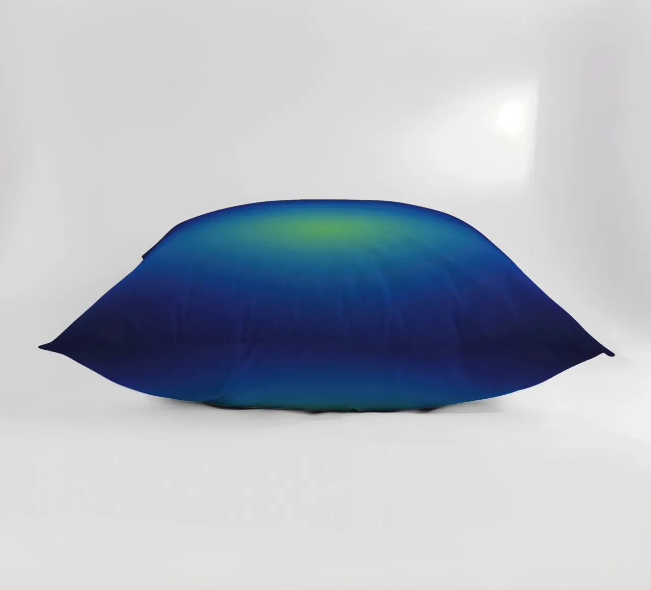 Delicato gradiente Notte blu profondo Aurora cuscino da Katja Stehle Design