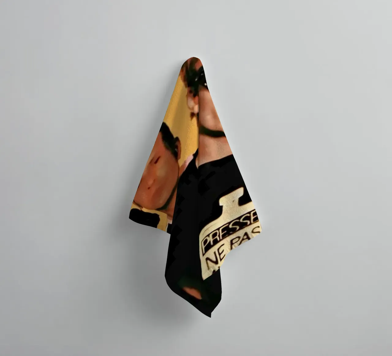 On Tour 1994 towel by Musc-Fav