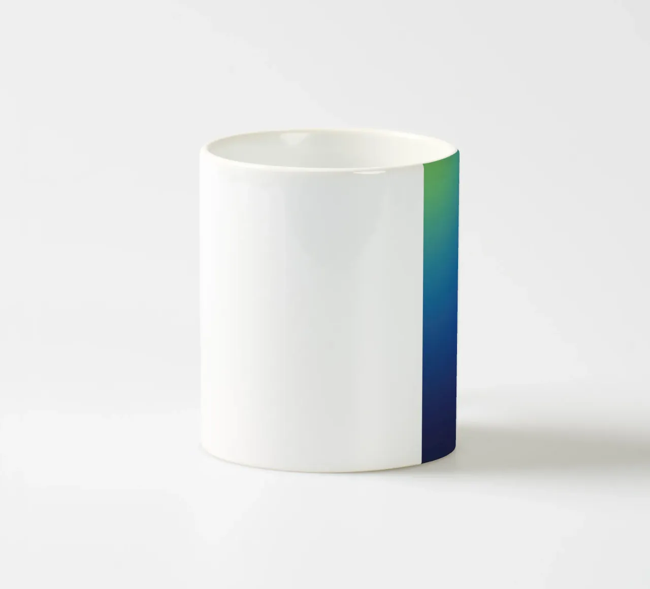 Zacht kleurverloop Aurora Borealis keramische mok van Katja Stehle Design