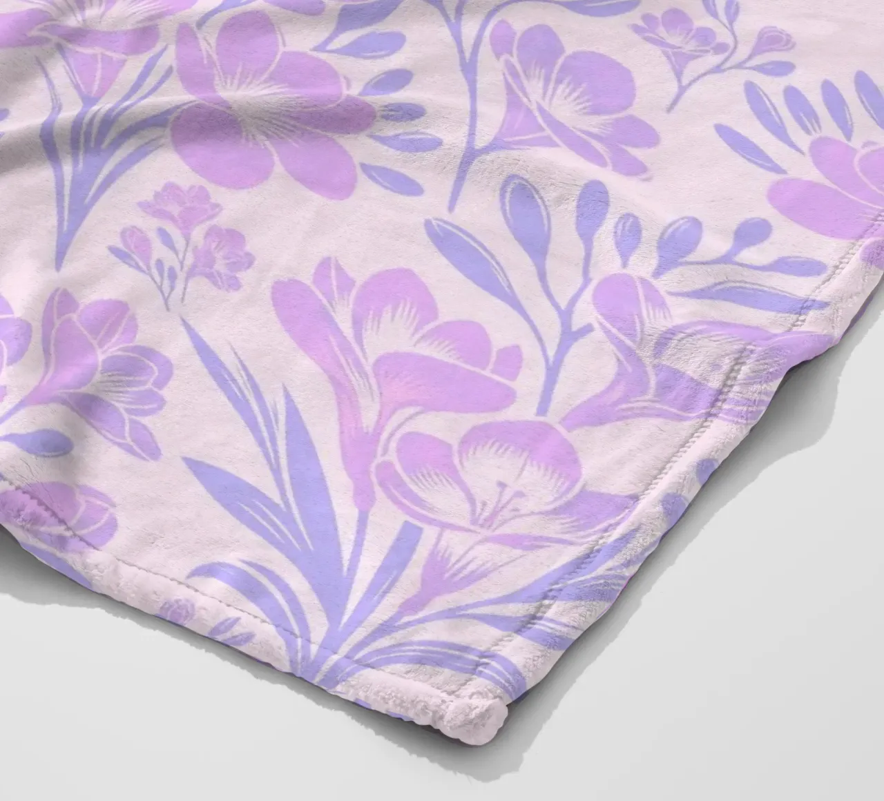 Freesie Blumen Lavendel Fleecedecke von SilverPegasus