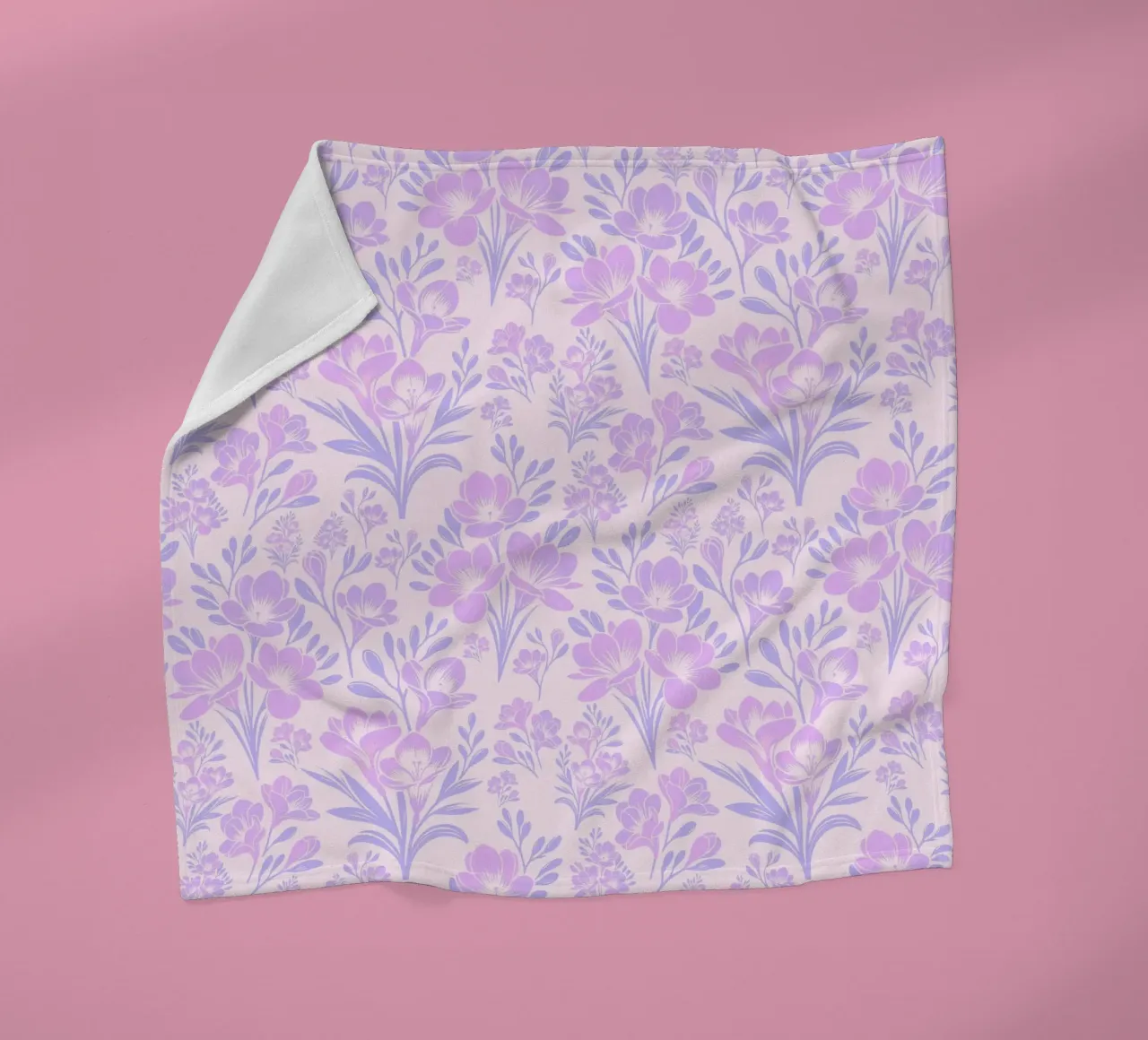 Freesie Blumen Lavendel Fleecedecke von SilverPegasus