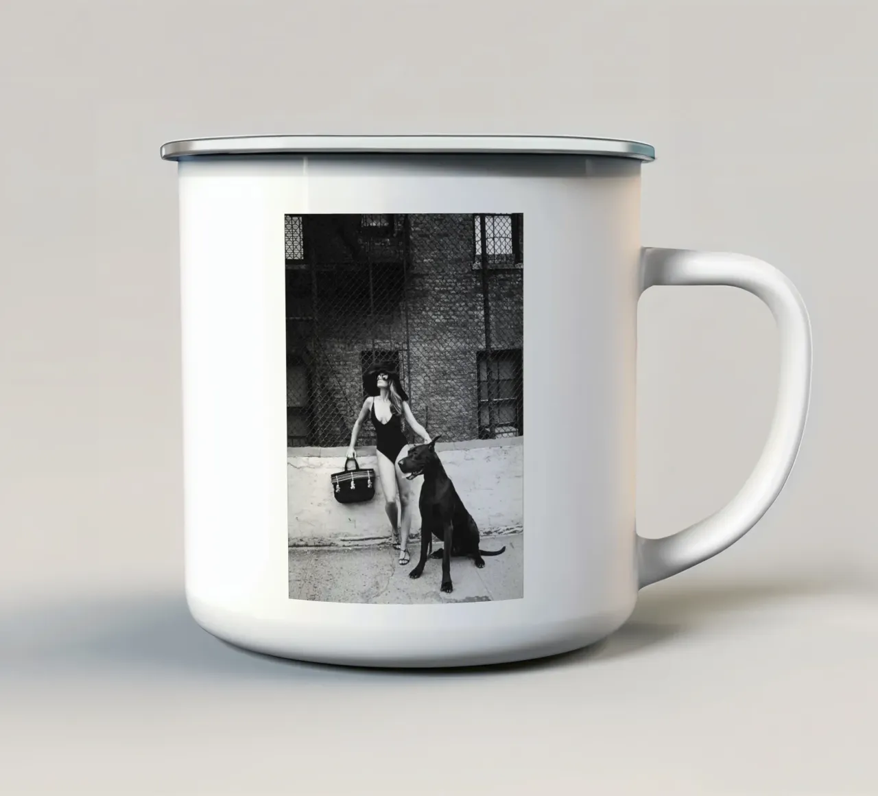 Cindys met zwarte hond emaille mok van Takeme