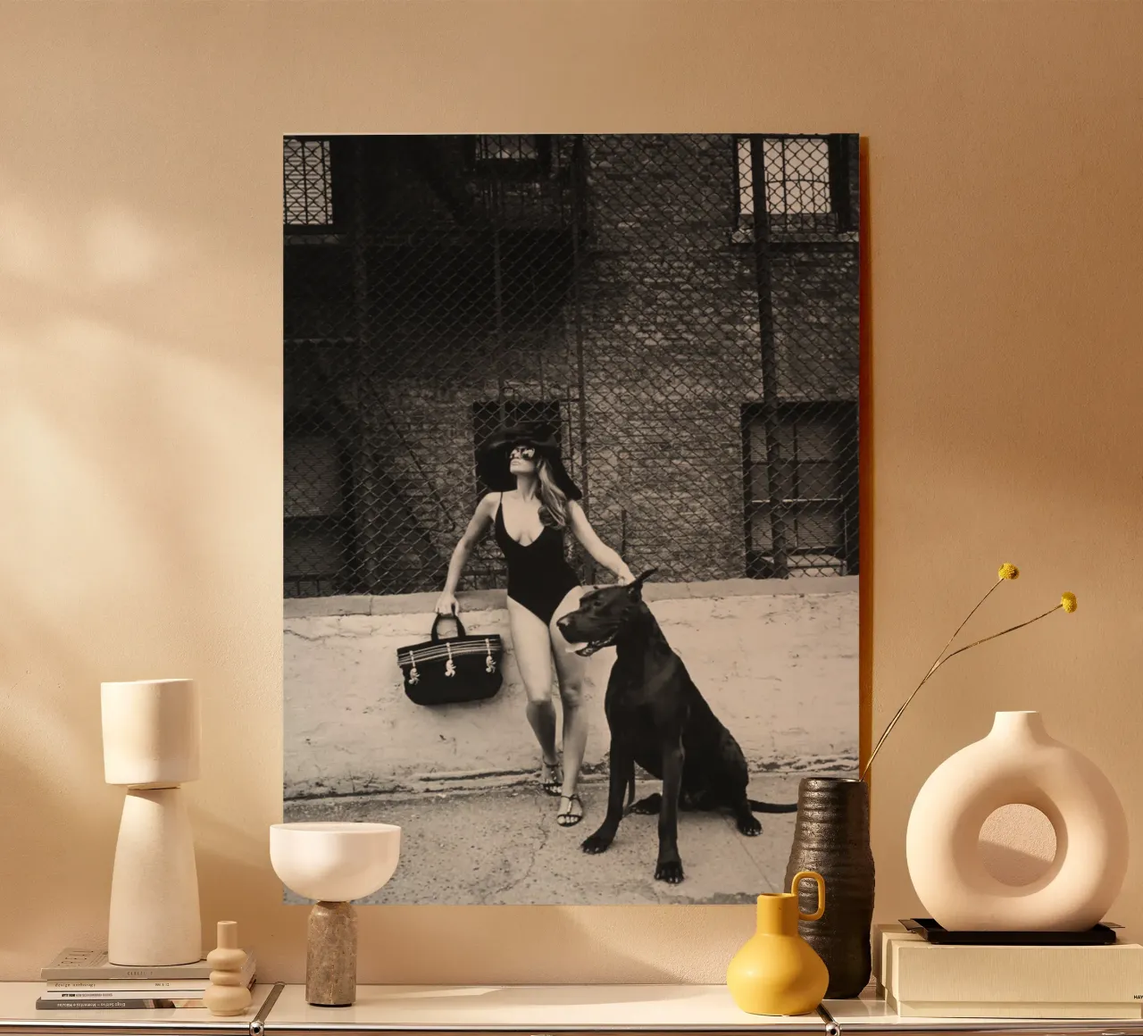Cindy con cane nero plexiglass da Takeme