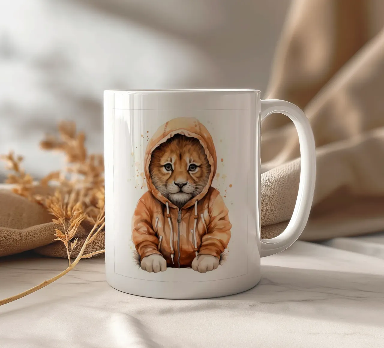 Leone acquerellato con felpa con cappuccio tazza in ceramica da Animal Portraits