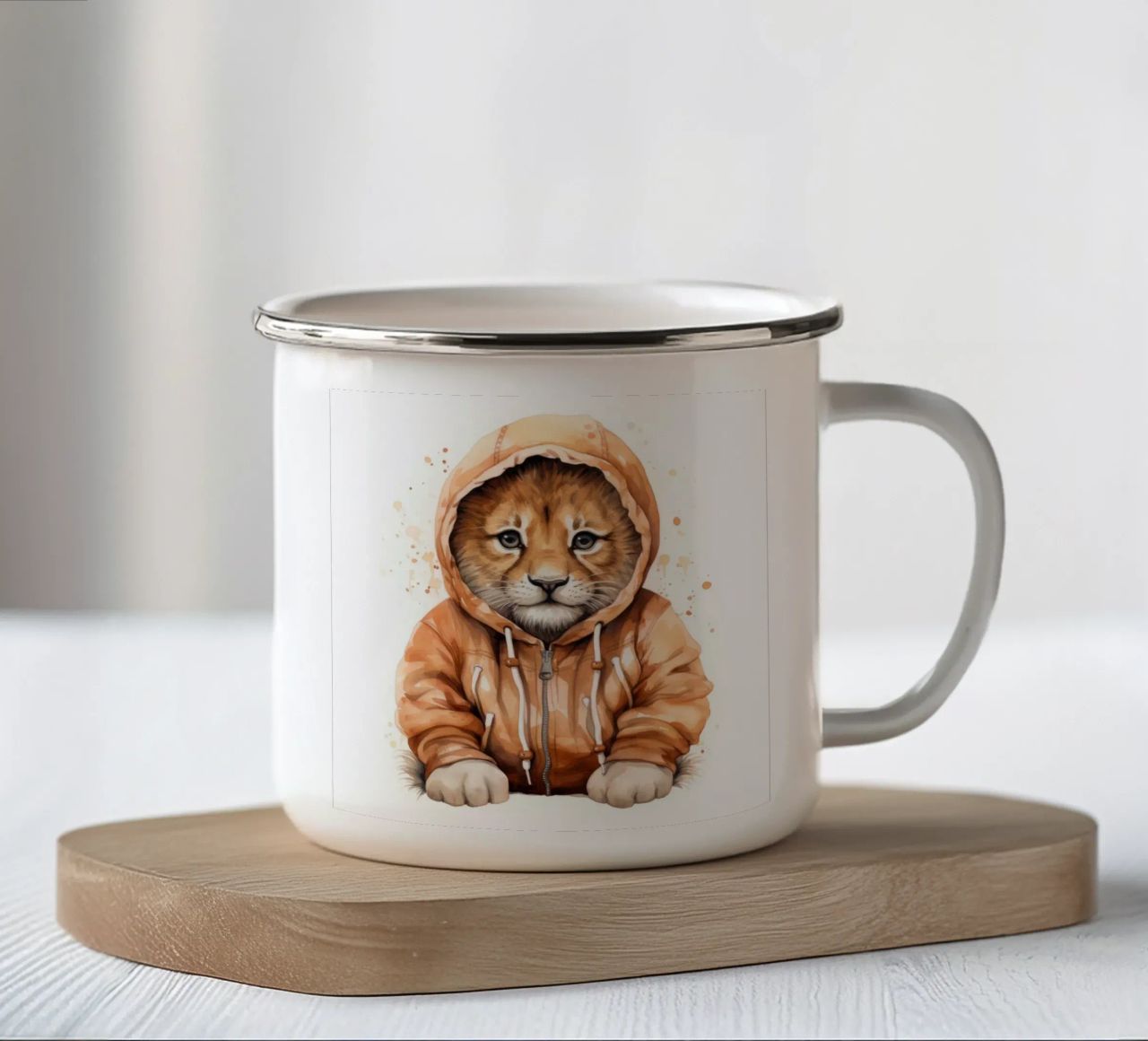 Leone acquerellato con felpa con cappuccio tazza in smalto da Animal Portraits