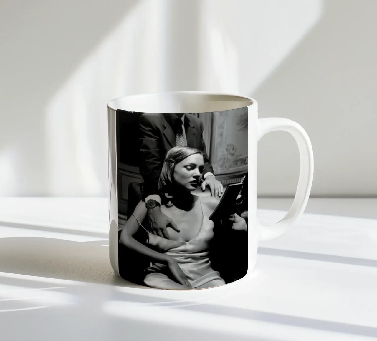 I caschi leggono un libro tazza in ceramica da Takeme