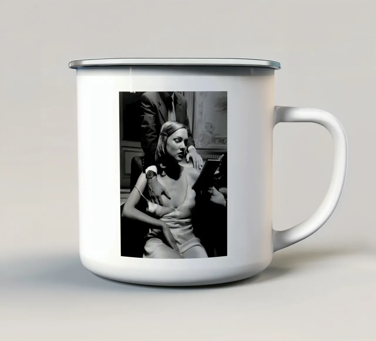 I caschi leggono un libro tazza in smalto da Takeme