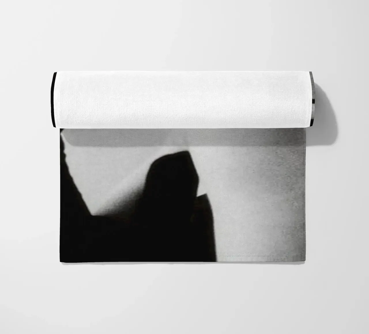 june newton che fuma telo mare da Takeme