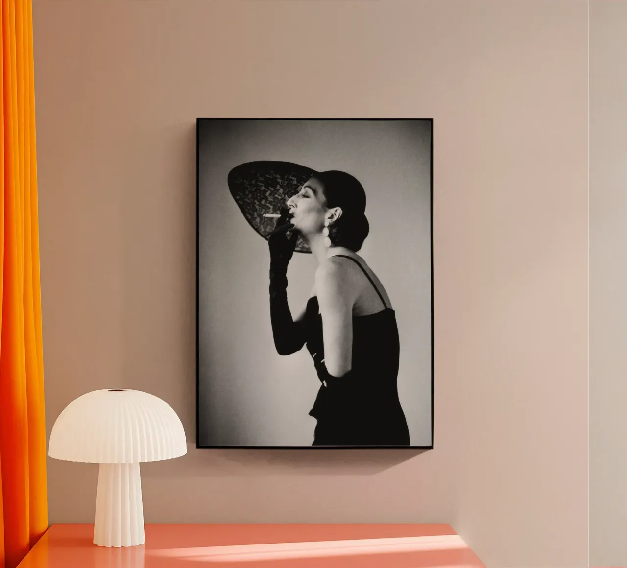 june newton che fuma plexiglass da Takeme