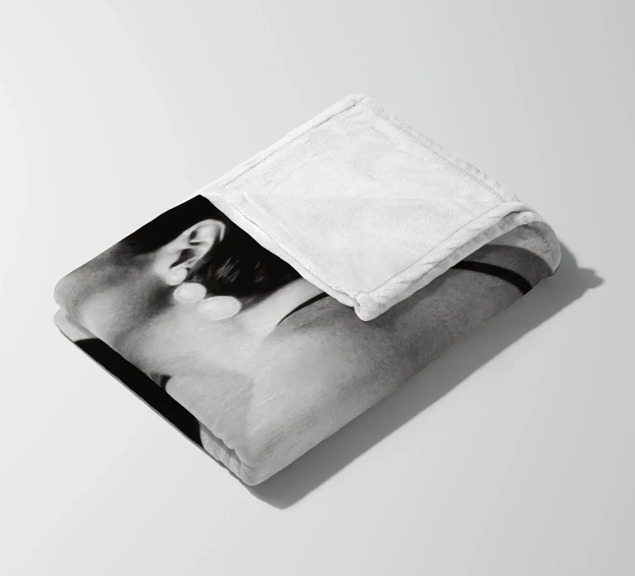 june newton che fuma coperta in pile da Takeme
