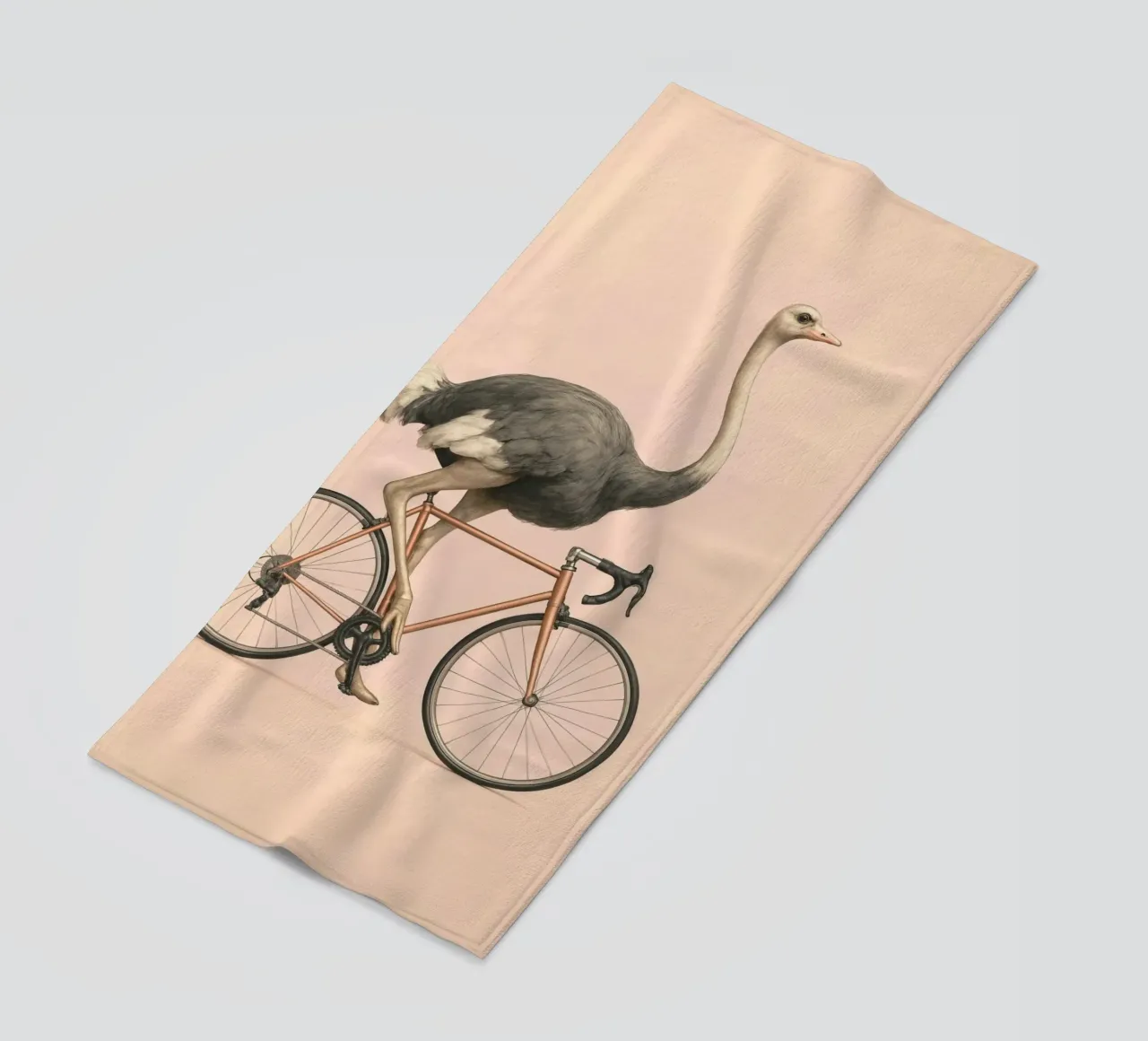 Struzzo in bicicletta - Uccello divertente e surreale su una bicicletta telo mare da Lootprint