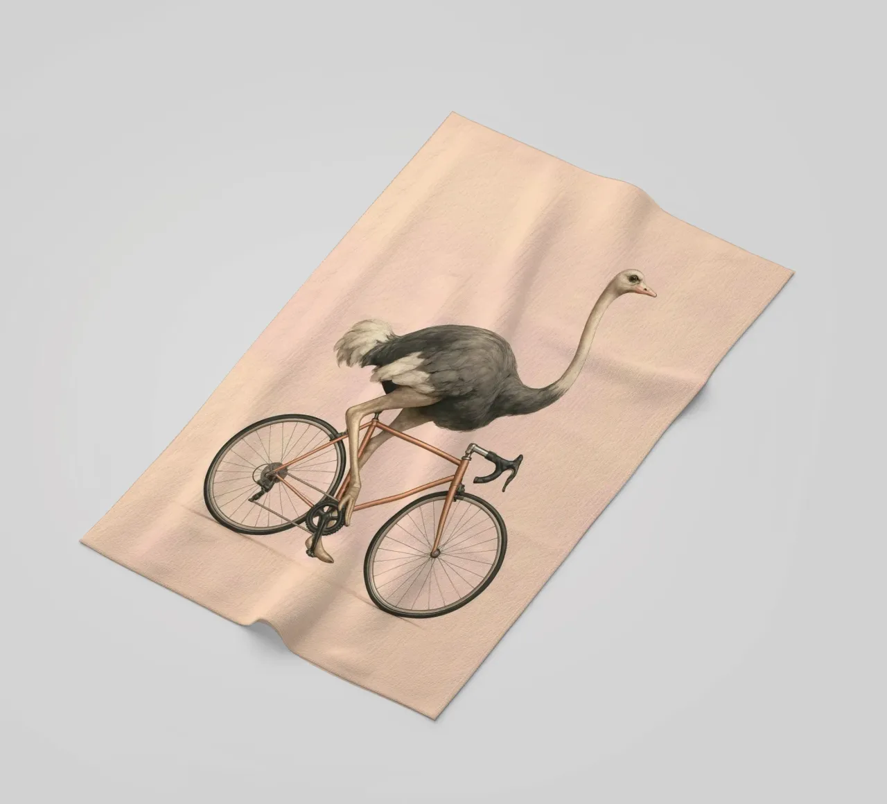 Struzzo in bicicletta - Uccello divertente e surreale su una bicicletta telo mare da Lootprint