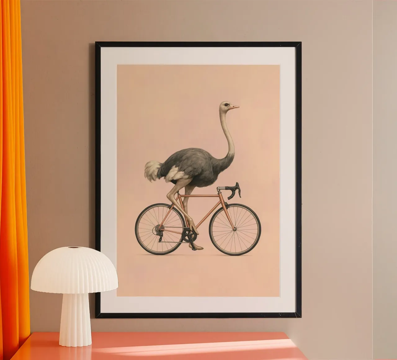 Struzzo in bicicletta - Uccello divertente e surreale su una bicicletta poster con telaio in alluminio da Lootprint