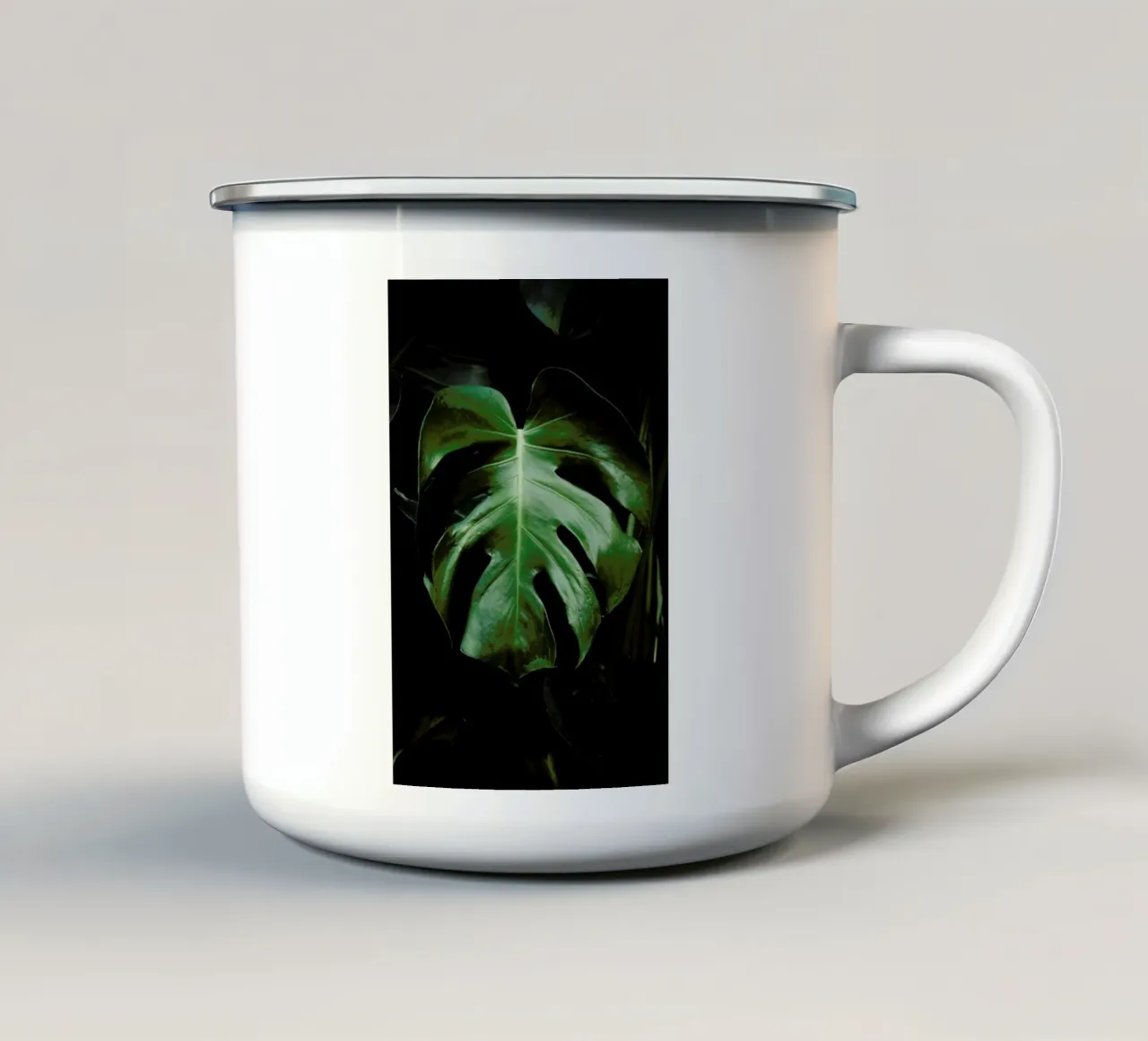 Foglia di Monstera tazza in smalto da Ingrid Beddoes