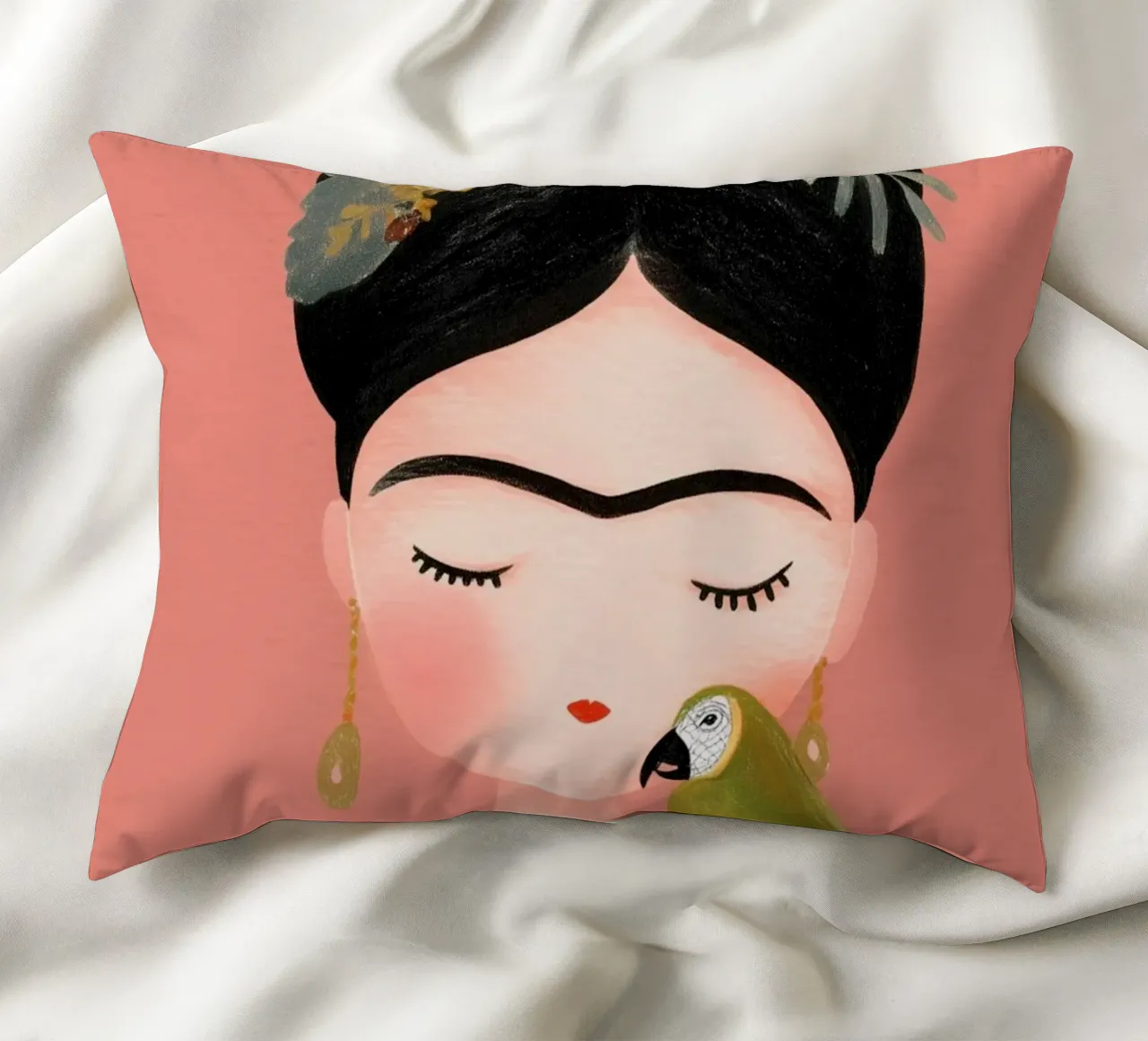 La piccola Frida con il pappagallo cuscino da Carinaprint
