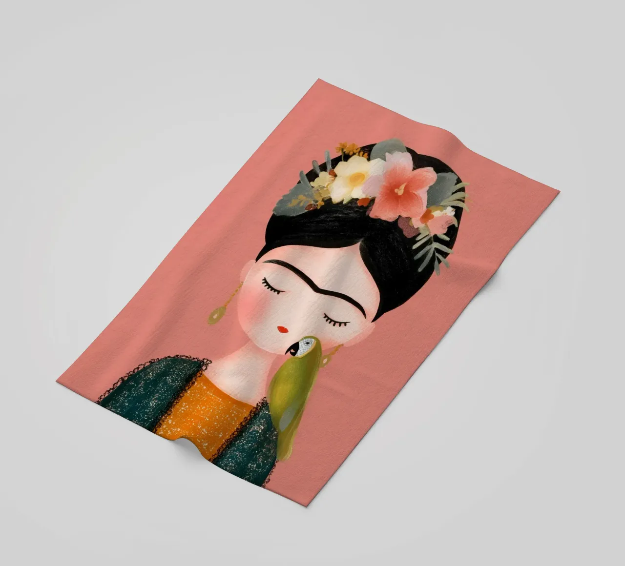 La piccola Frida con il pappagallo telo mare da Carinaprint