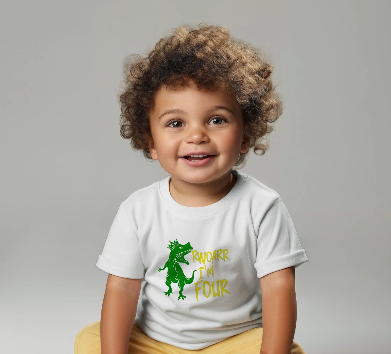 Design artistico personalizzato per il 4° compleanno maglietta neonato da PitaraS