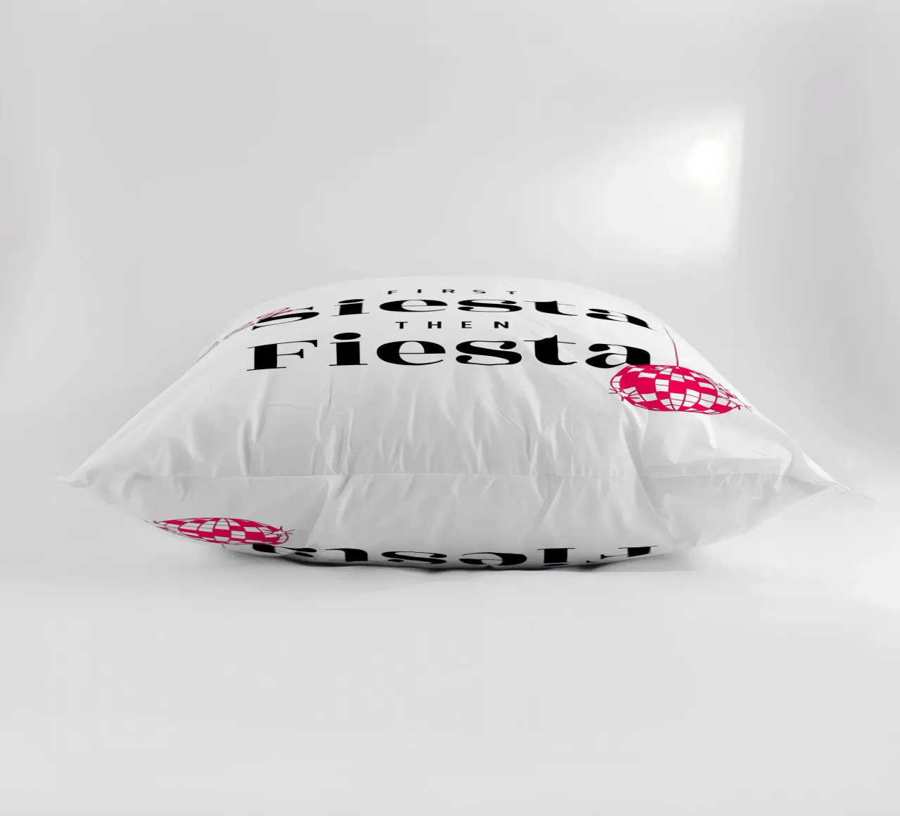 First Siesta then Fiesta – 30+ Edition cuscino da Bureau Purpur