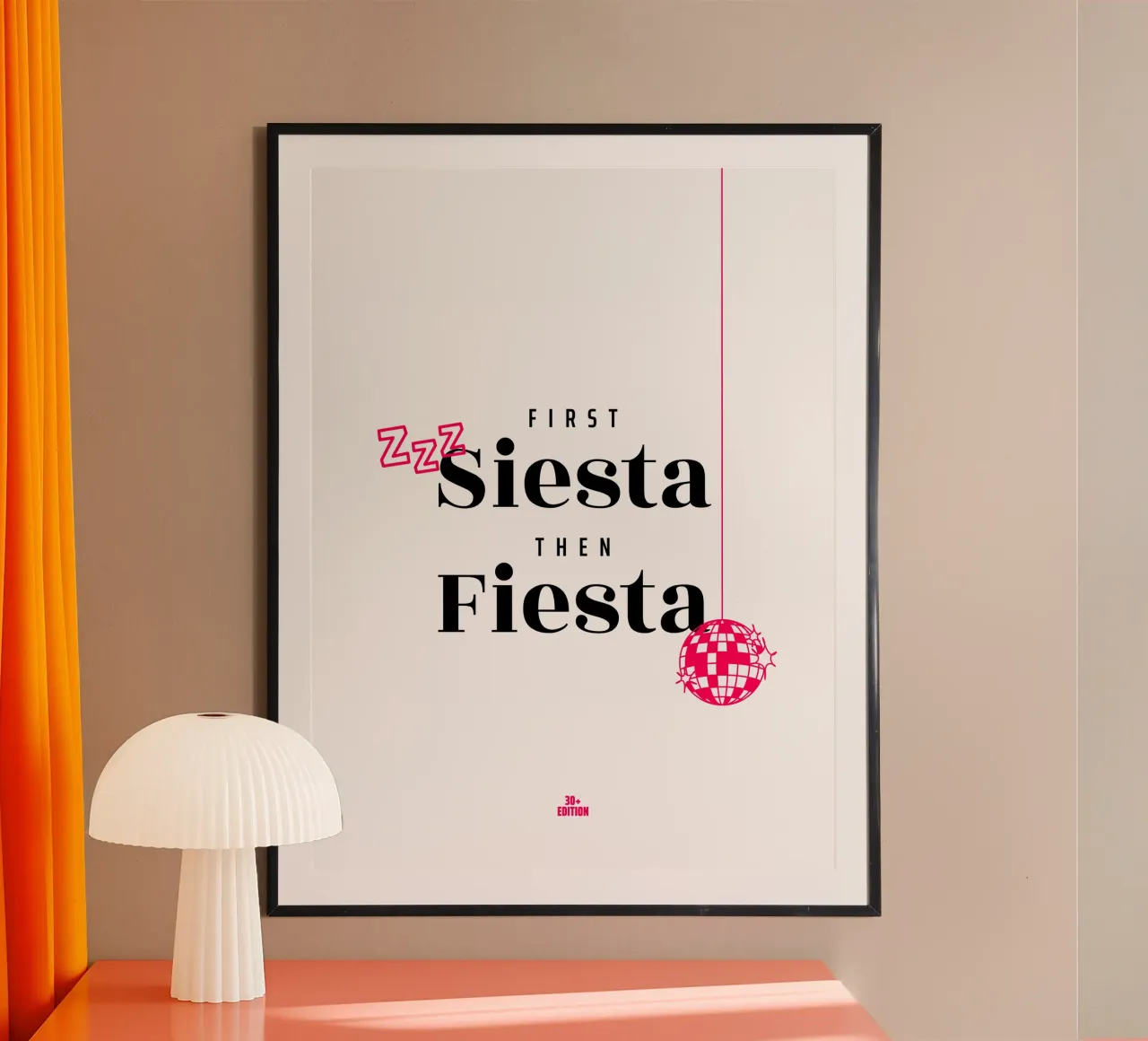 First Siesta then Fiesta – 30+ Edition poster con telaio in alluminio da Bureau Purpur