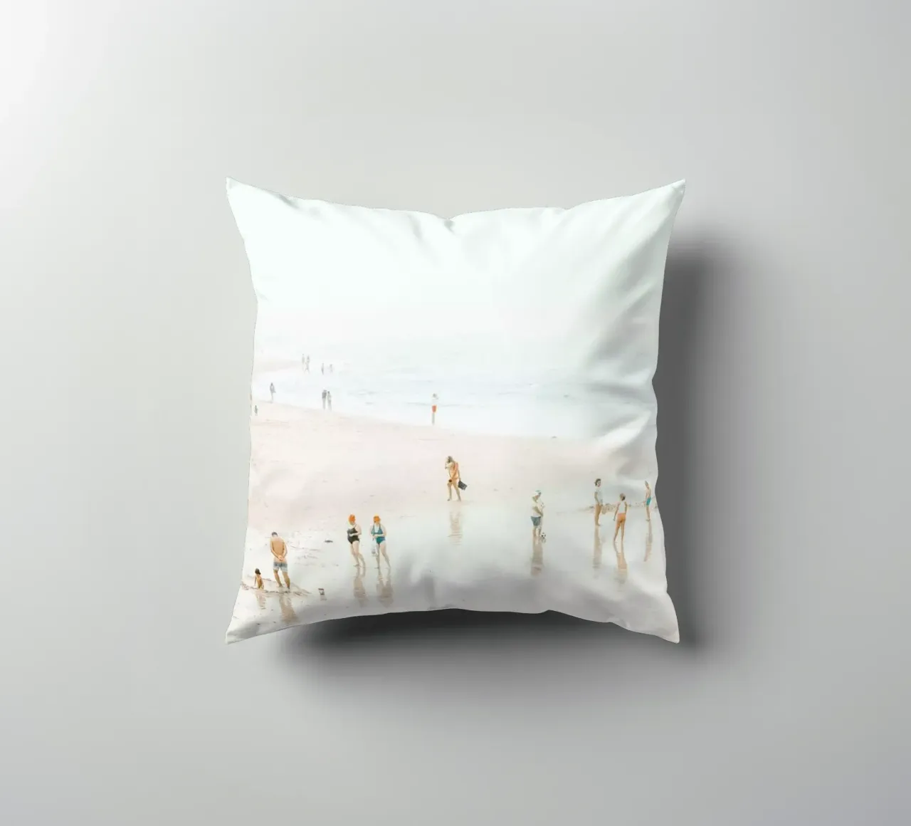 Gente di spiaggia - Oceano e mare minimalista cuscino da Ingrid Beddoes