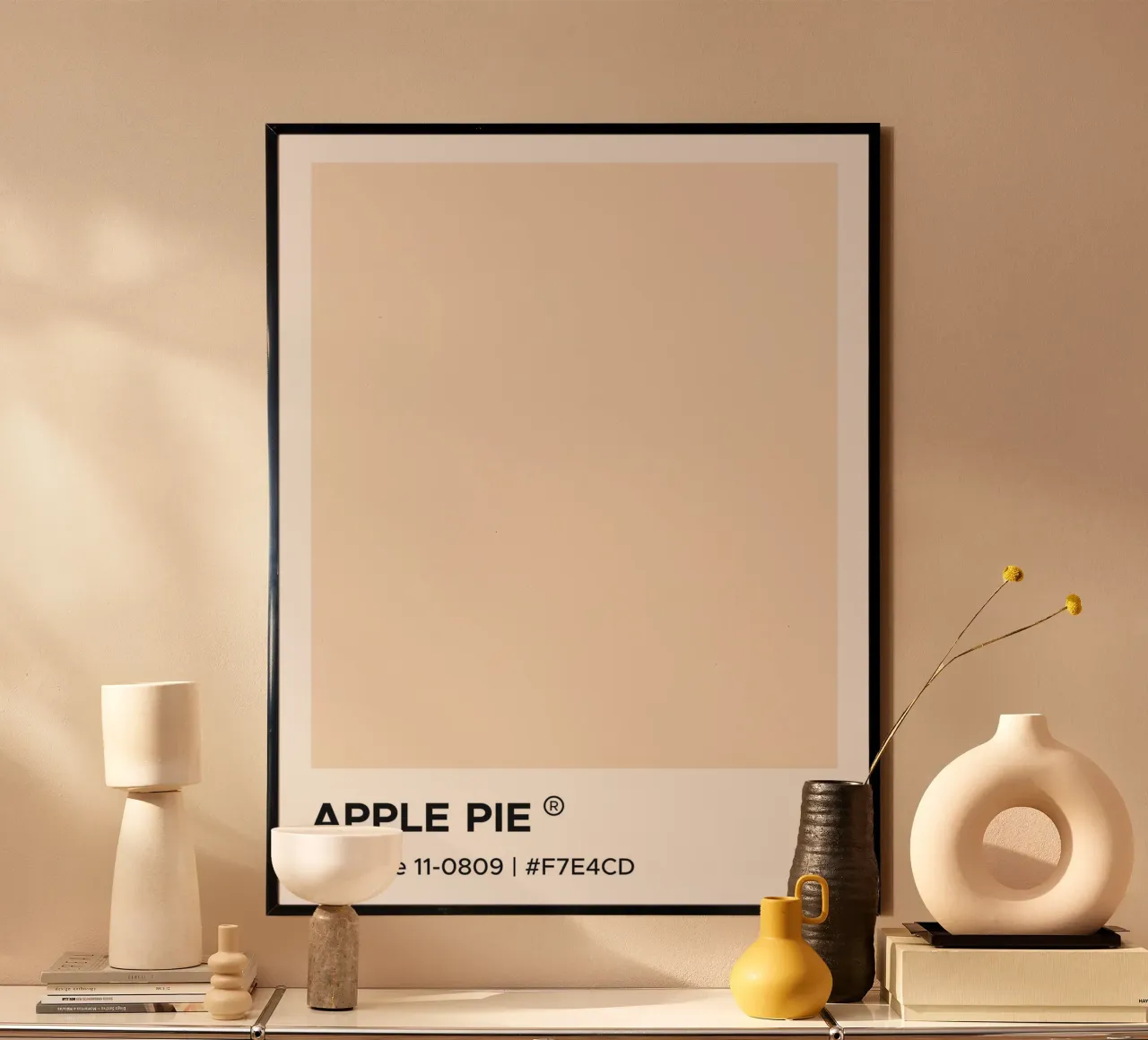 Torta di mele Pantone poster con telaio in legno da Paigaam Studio