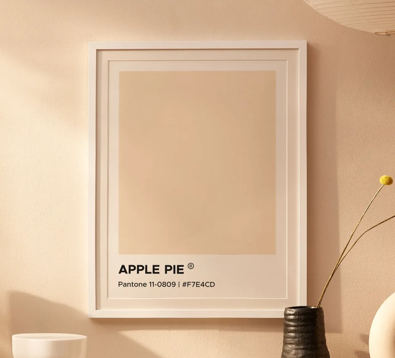 Torta di mele Pantone poster con telaio in legno da Paigaam Studio