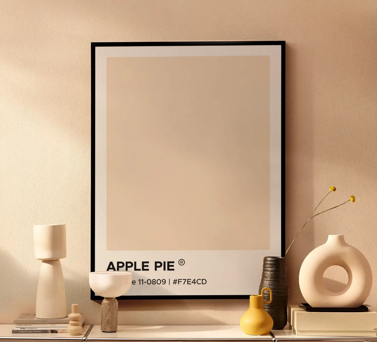 Torta di mele Pantone poster con telaio in legno da Paigaam Studio