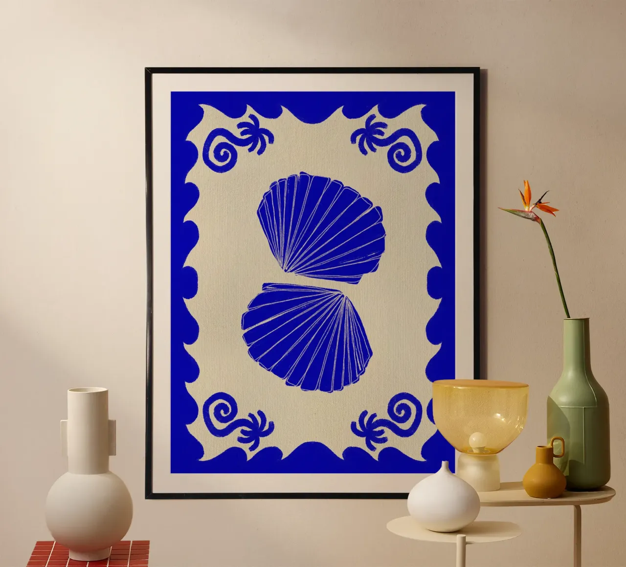 Storie di conchiglie blu poster con telaio in plastica da Shatha Al Dafai