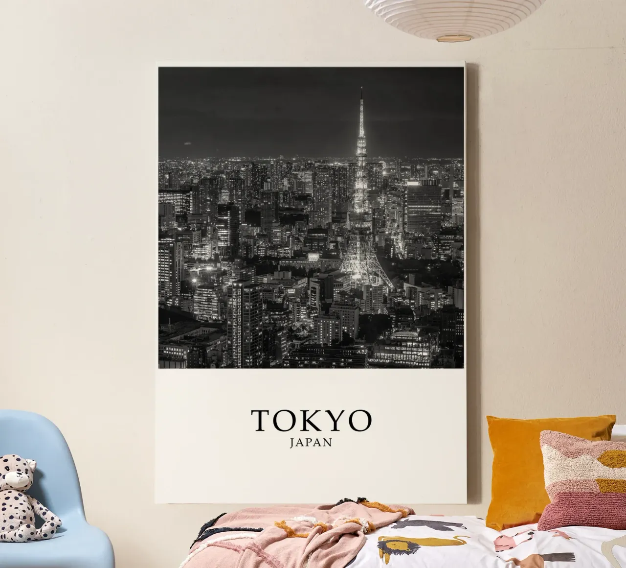 Tokyo Giappone Tokyo Tower Cityscape Architettura in scala di grigi tela con Cornice a cassetta da Charnwood Prints