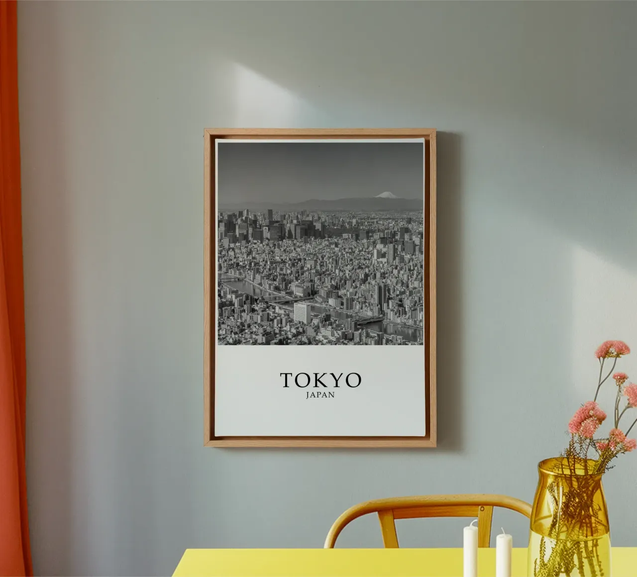 Tokyo Giappone Skyline Cityscape Monte Fuji Scena in scala di grigi tela con Cornice a cassetta da Charnwood Prints