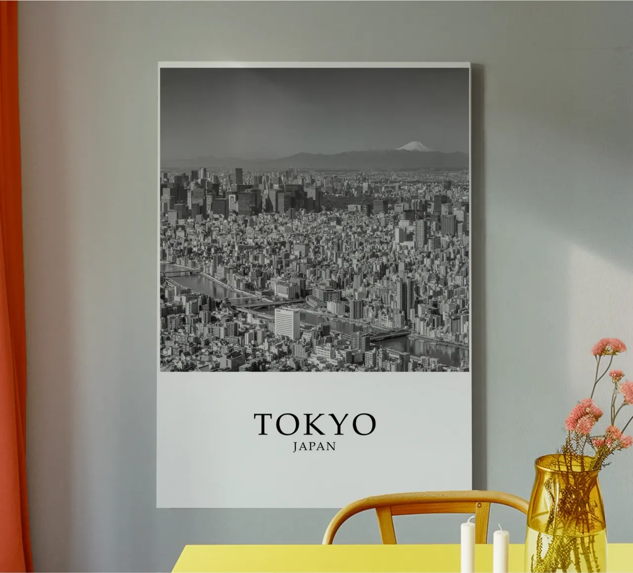 Tokyo Giappone Skyline Cityscape Monte Fuji Scena in scala di grigi tela con Cornice a cassetta da Charnwood Prints