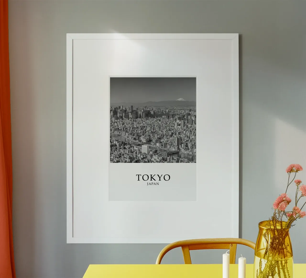 Tokyo Giappone Skyline Cityscape Monte Fuji Scena in scala di grigi poster con telaio in alluminio da Charnwood Prints