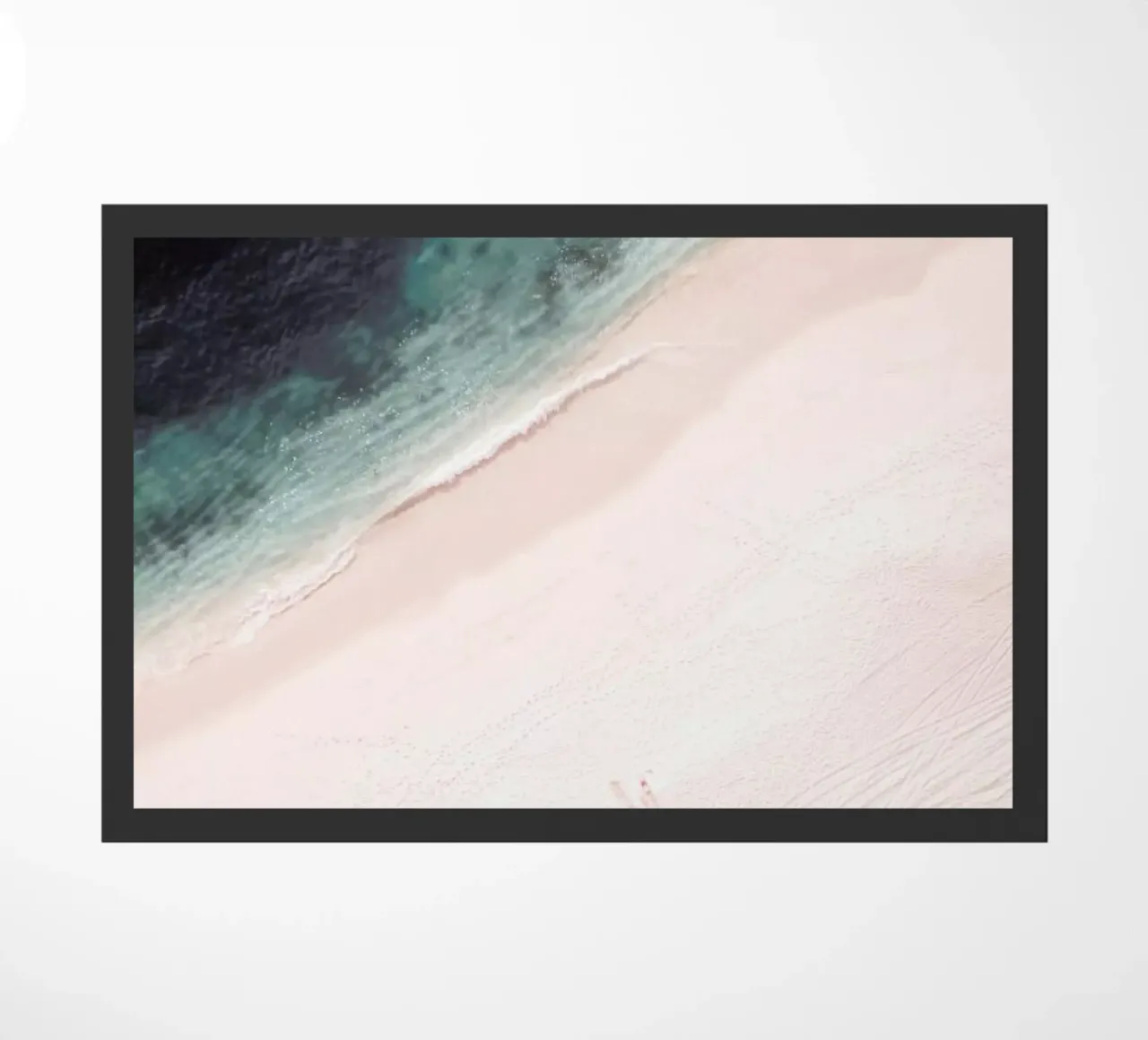 Spiaggia di sabbia rosa - Oceano mare aereo zerbino da Ingrid Beddoes