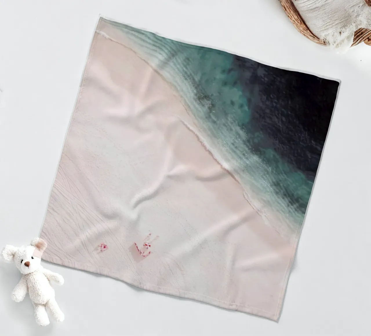 Spiaggia di sabbia rosa - Oceano mare aereo coperta in pile da Ingrid Beddoes