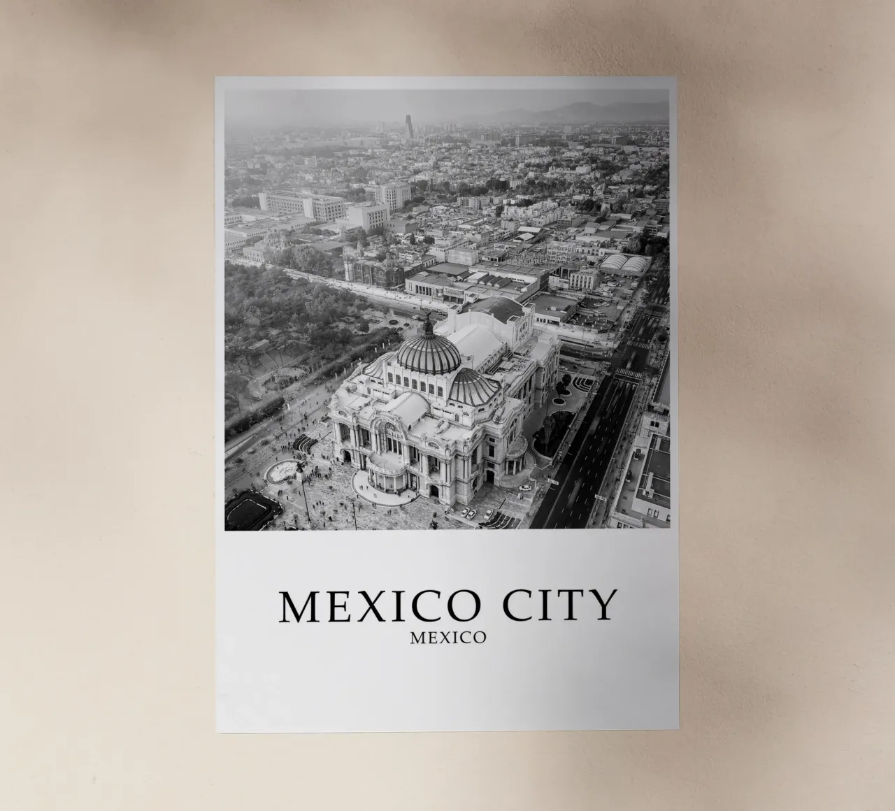 Città del Messico Architettura Skyline Cityscape Scala di grigi pellicola backlit da Charnwood Prints