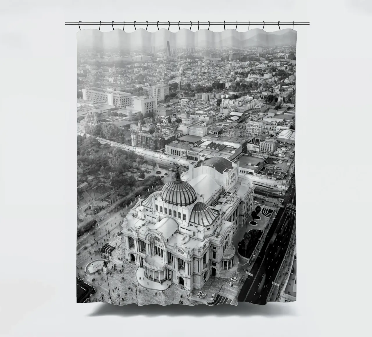 Città del Messico Architettura Skyline Cityscape Scala di grigi tenda da doccia da Charnwood Prints