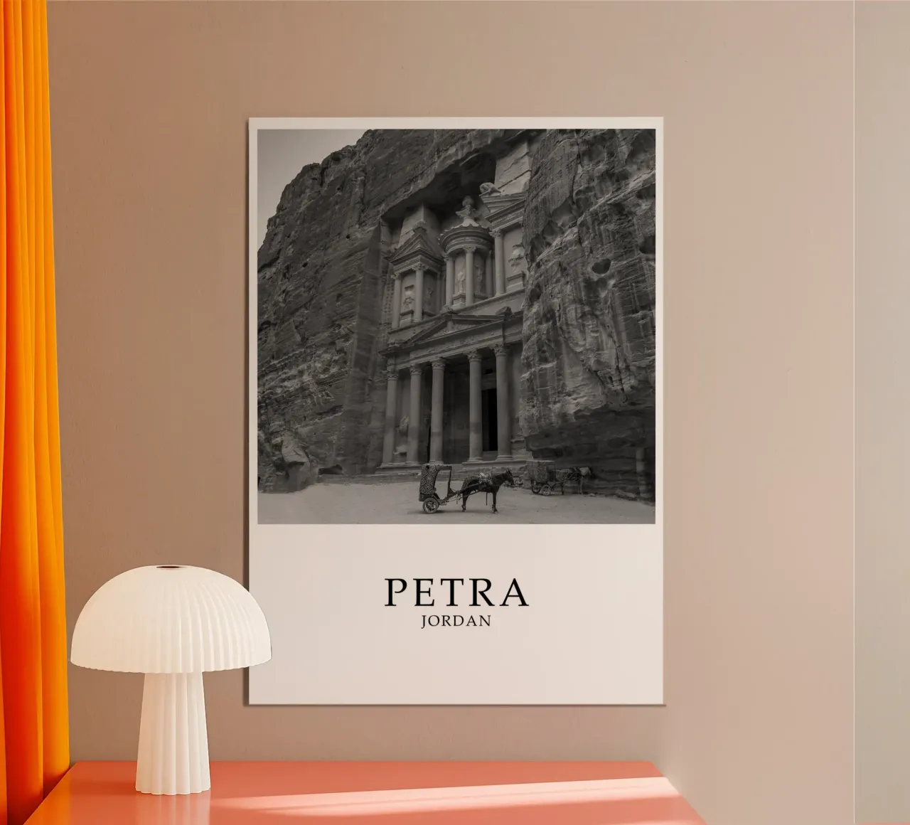 Petra Giordania Scena di architettura storica in scala di grigi carta hahnemühle da Charnwood Prints