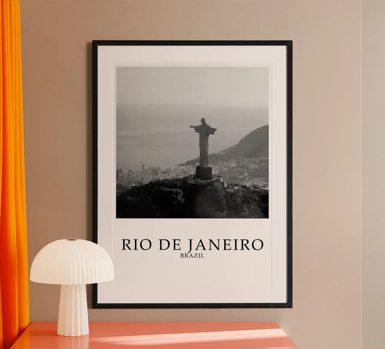 Rio de Janeiro Brasile Cristo Redentore Skyline in scala di grigi poster con telaio in plastica da Charnwood Prints