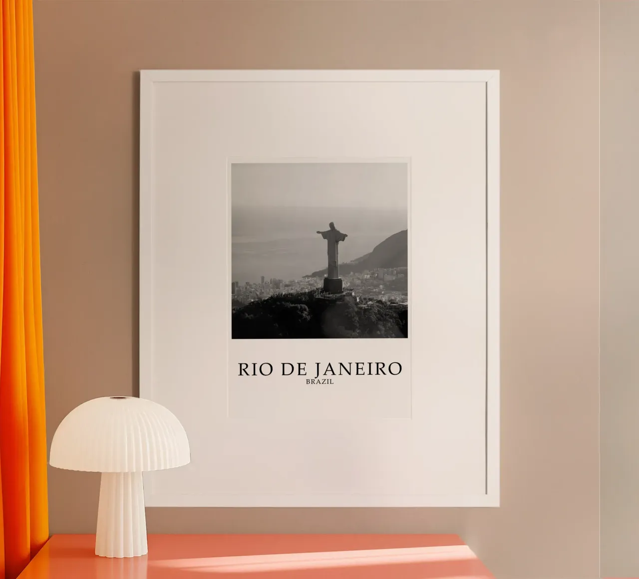 Rio de Janeiro Brasile Cristo Redentore Skyline in scala di grigi poster con telaio in plastica da Charnwood Prints