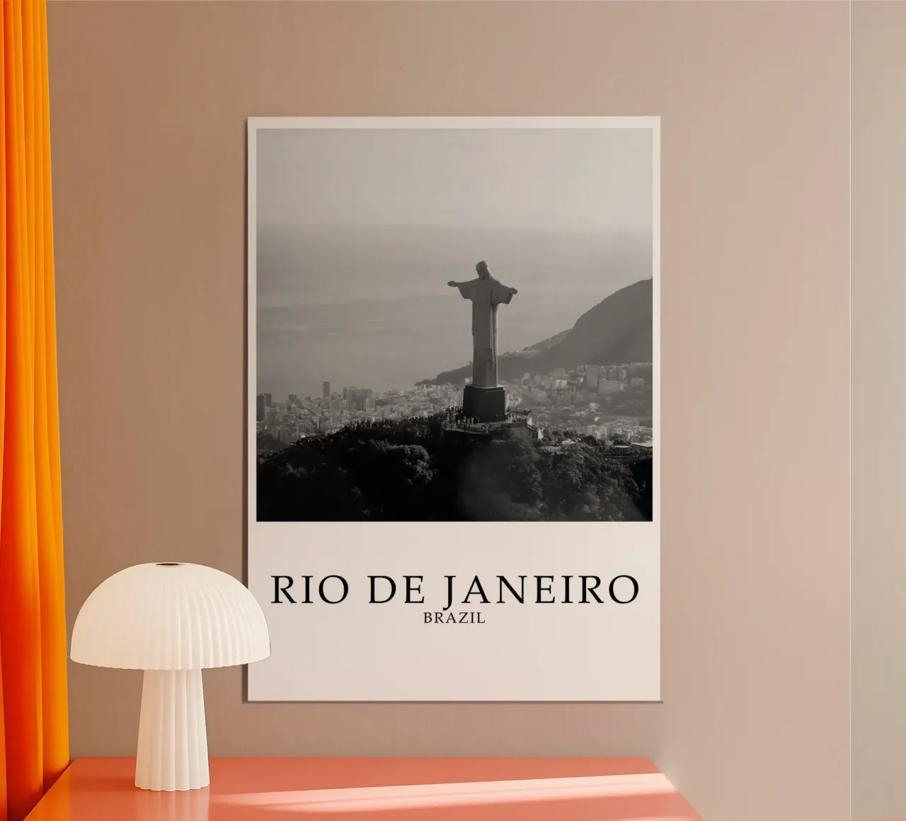 Rio de Janeiro Brasile Cristo Redentore Skyline in scala di grigi poster con telaio in plastica da Charnwood Prints