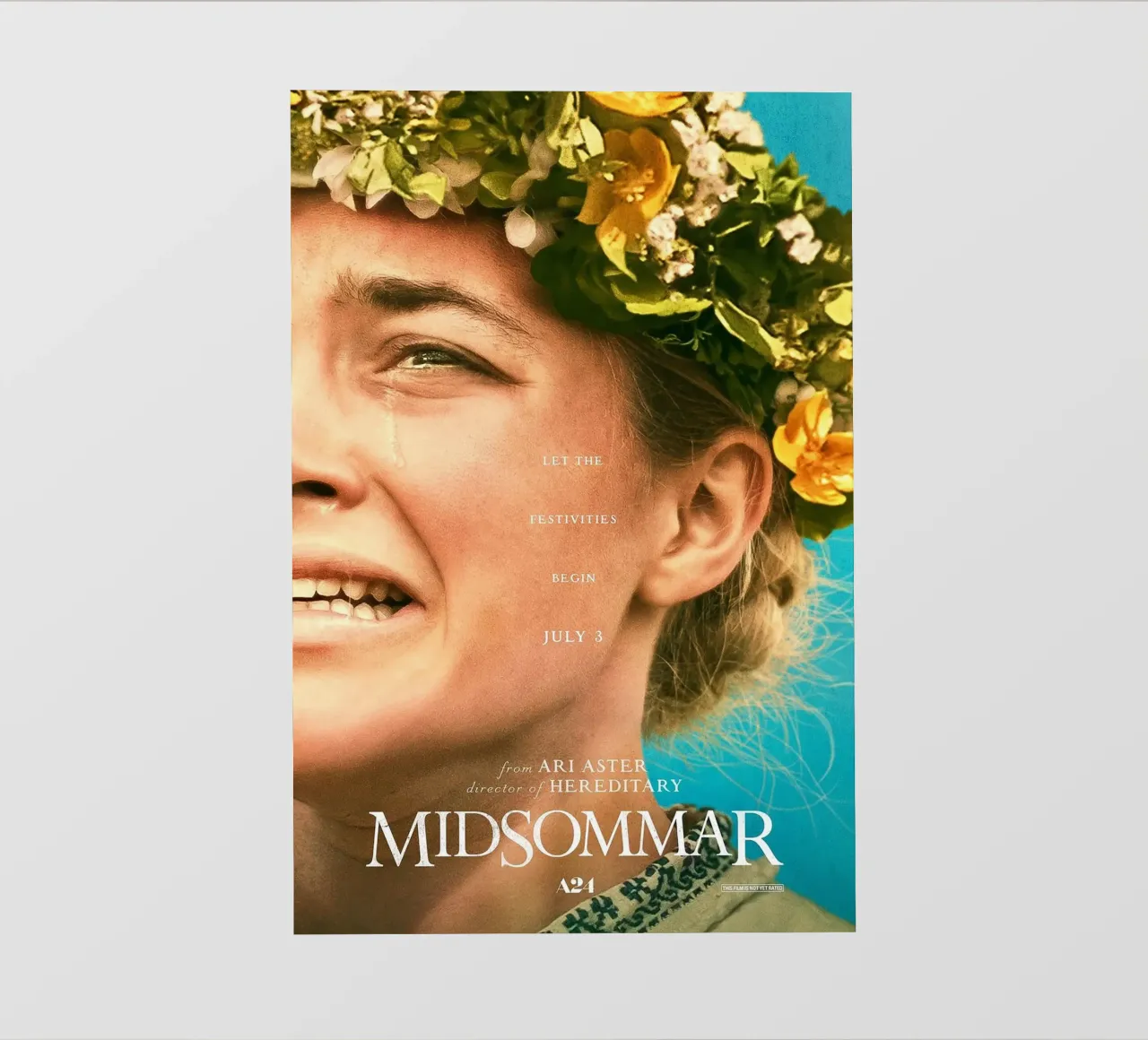 Midsommar pellicola backlit da Attaboy Dsgn