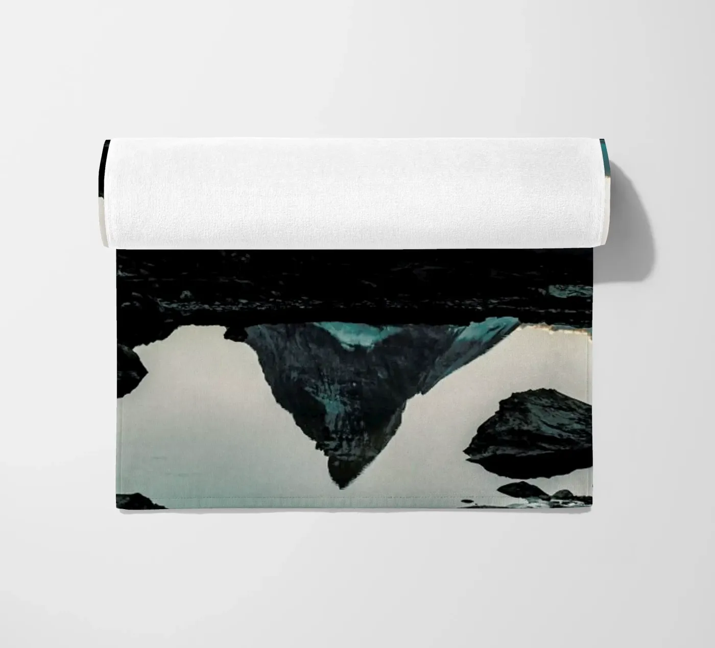 Perfect Solitude telo mare da METROPOLIS